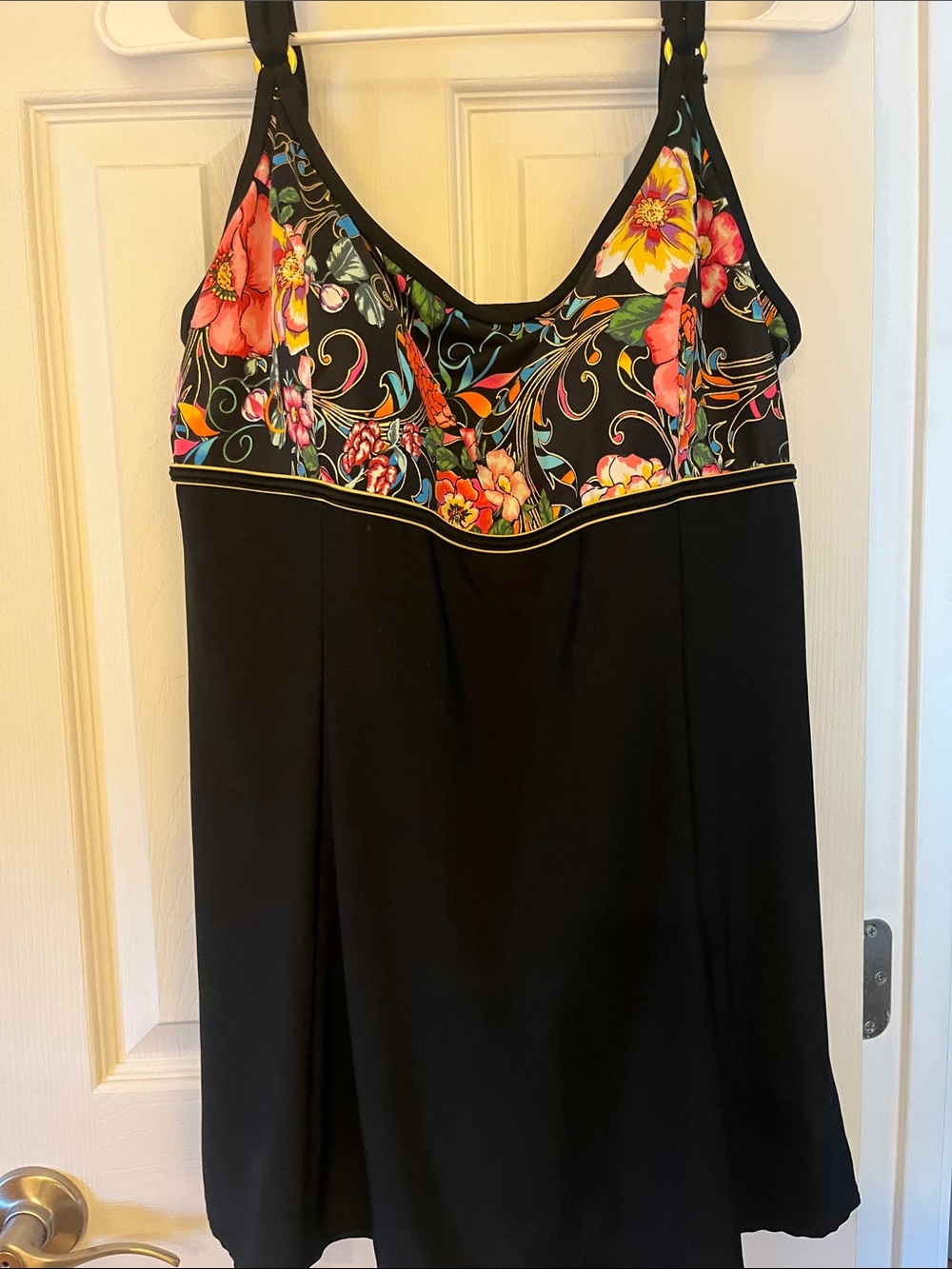 LONGITUDE Black Floral Swim Dress
Women’s size 18